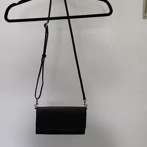 Vera Bradley Wallet Crossbody With Detachable Strap To Use As Wallet.